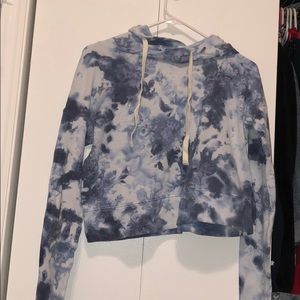 Cropped tie-dye hoodie